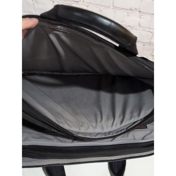 Briggs and Riley Executive Clamshell Brief Case Laptop Messenger Bag KB203C-4 - Picture 11 of 16